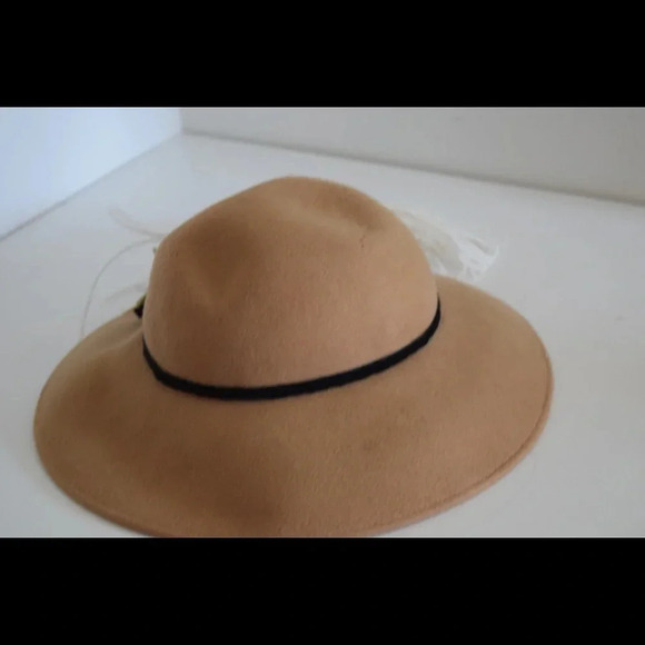 Beautiful Importina wool hat - Picture 5 of 8